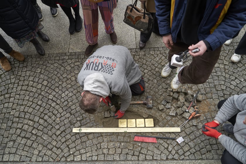 Uroczystość wmurowania kamieni pamięci odbyła się na pl. Solnym we Wrocławiu