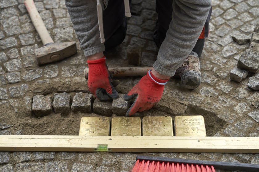 Uroczystość wmurowania kamieni pamięci odbyła się na pl. Solnym we Wrocławiu