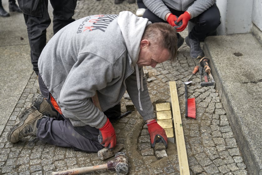 Uroczystość wmurowania kamieni pamięci odbyła się na pl. Solnym we Wrocławiu