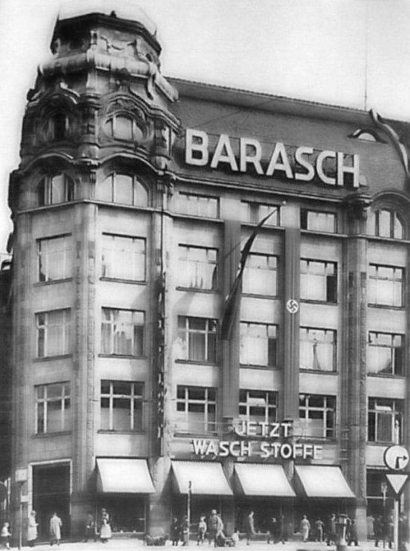 Dom towarowy braci Barasch w 1936 roku. Właściciele zostali zmuszeni do sprzedaży go Niemcom