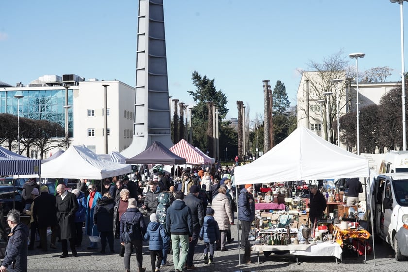Giełda staroci pod Iglicą 24 lutego