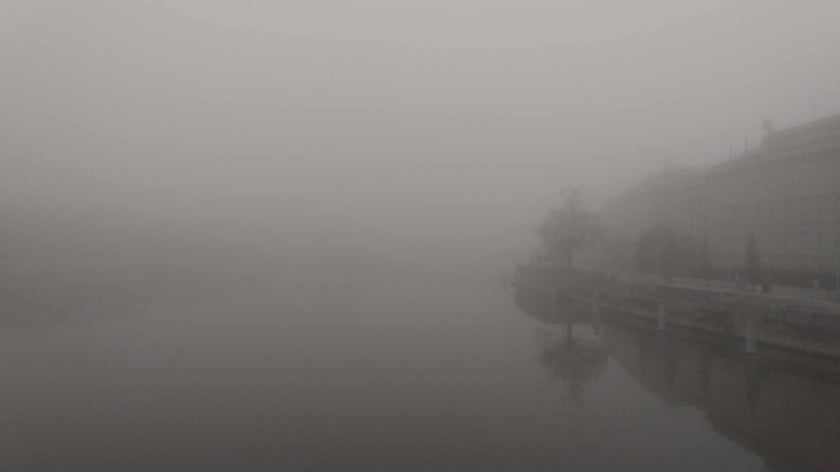Wrocław osnuty poranną mgłą.