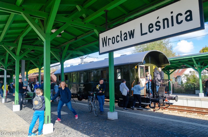 Wystawa lokomotyw i wagonów zorganizowana przez Klub Sympatyków Kolei we Wrocławiu