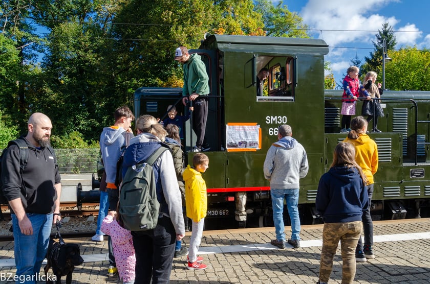 Wystawa lokomotyw i wagonów zorganizowana przez Klub Sympatyków Kolei we Wrocławiu