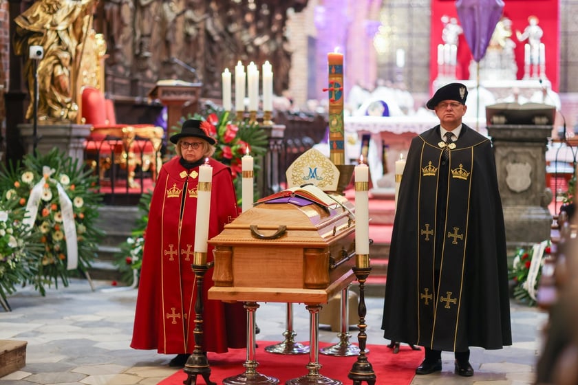 Uroczystości pogrzebowe arcybiskupa Mariana Gołębiewskiego w katedrze na Ostrowie Tumskim we Wrocławiu