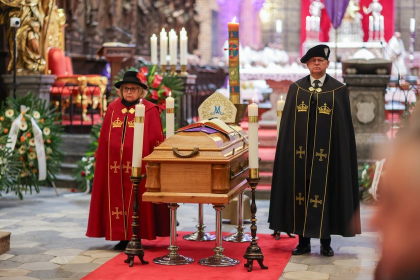 Uroczystości pogrzebowe arcybiskupa Mariana Gołębiewskiego w katedrze na Ostrowie Tumskim we Wrocławiu