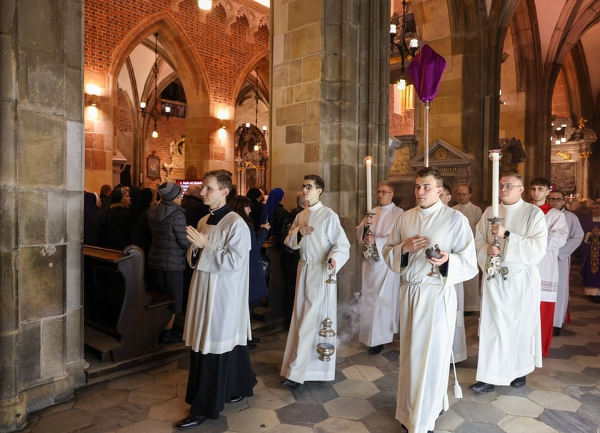 Uroczystości pogrzebowe arcybiskupa Mariana Gołębiewskiego w katedrze na Ostrowie Tumskim we Wrocławiu