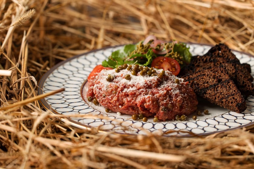Danie restauracji Nai przygotowane na Restaurant Week - wiosna 2024. Lokal znajduje się przy pl. Jana Pawła II