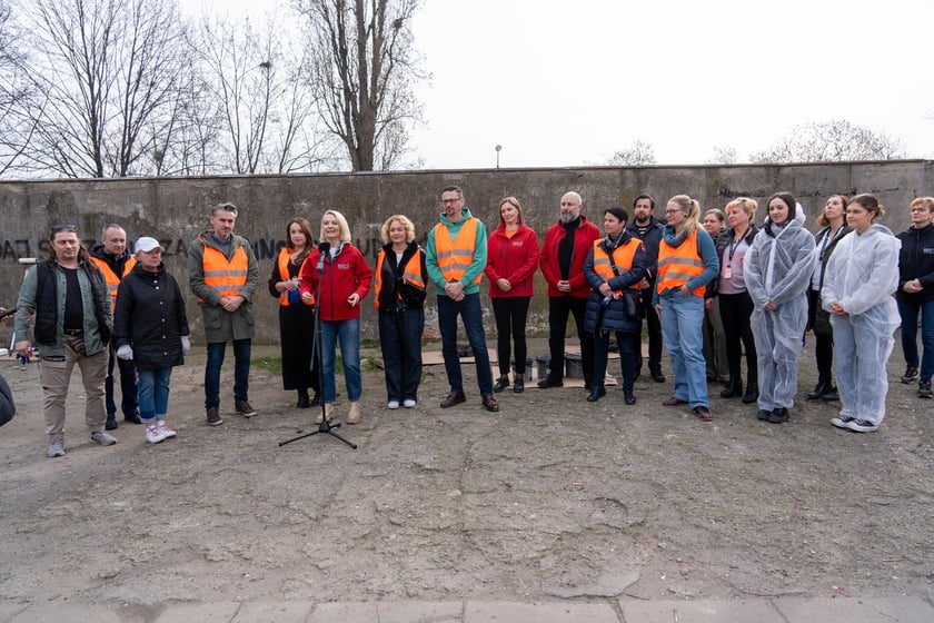 Akcja usuwania napisów we Wrocławiu w Światowym Dniu Walki z Dyskryminacją Rasową