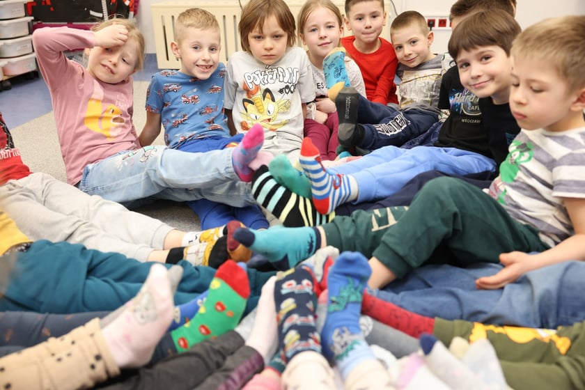 Dzień kolorowej skarpetki w Przedszkolu nr 17 we Wrocławiu