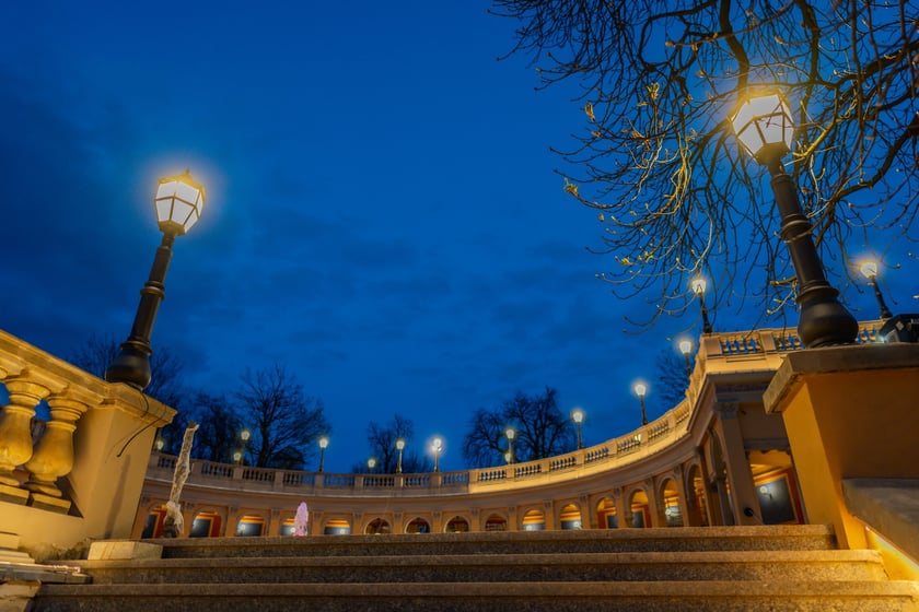 Rozświetlony Bastion Sakwowy na wzgórzu Partyzantów.