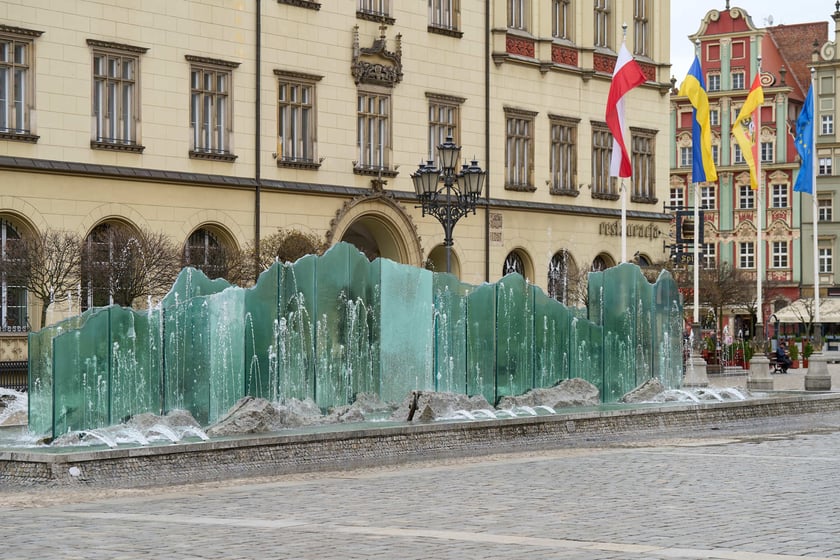 Zdrój w Rynku działał przez kilka godzin. Była to próba szczelności instalacji. Na dobre fontanna zacznie tryskać po świętach.