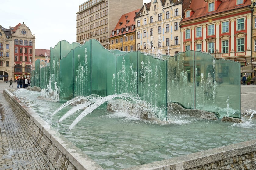 Zdrój w Rynku działał przez kilka godzin. Była to próba szczelności instalacji. Na dobre fontanna zacznie tryskać po świętach.