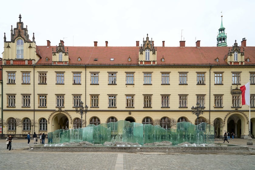 Zdrój w Rynku działał przez kilka godzin. Była to próba szczelności instalacji. Na dobre fontanna zacznie tryskać po świętach.