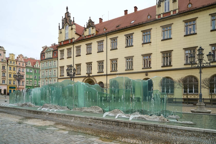 Zdrój w Rynku działał przez kilka godzin. Była to próba szczelności instalacji. Na dobre fontanna zacznie tryskać po świętach.