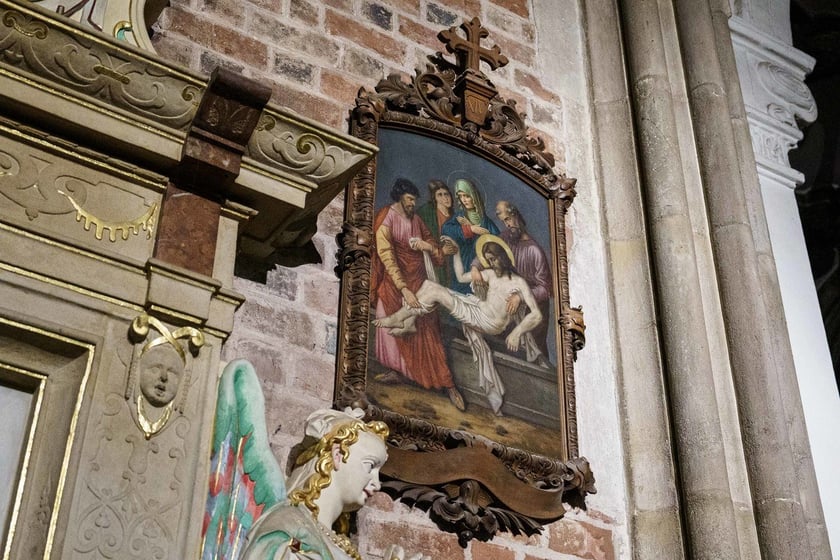 Przygotowania do świąt wielkanocnych w katedrze we Wrocławiu