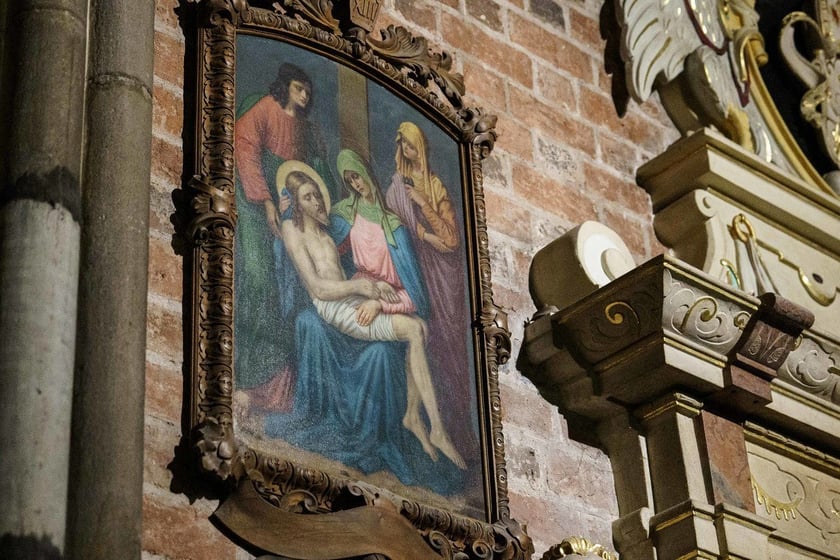 Przygotowania do świąt wielkanocnych w katedrze we Wrocławiu