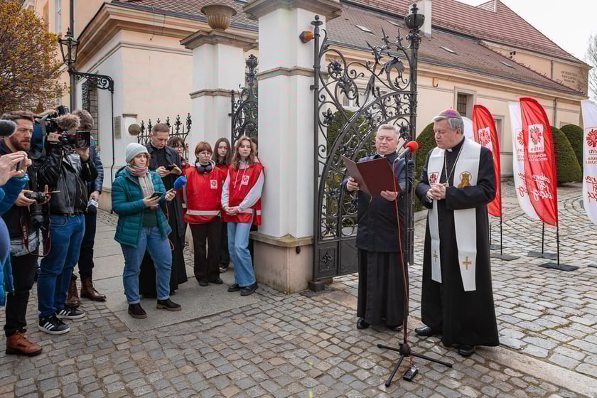 Caritas rozdał ubogim 600 paczek