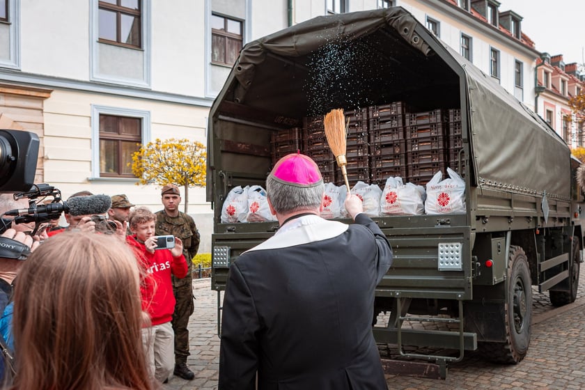 Caritas rozdał ubogim 600 paczek