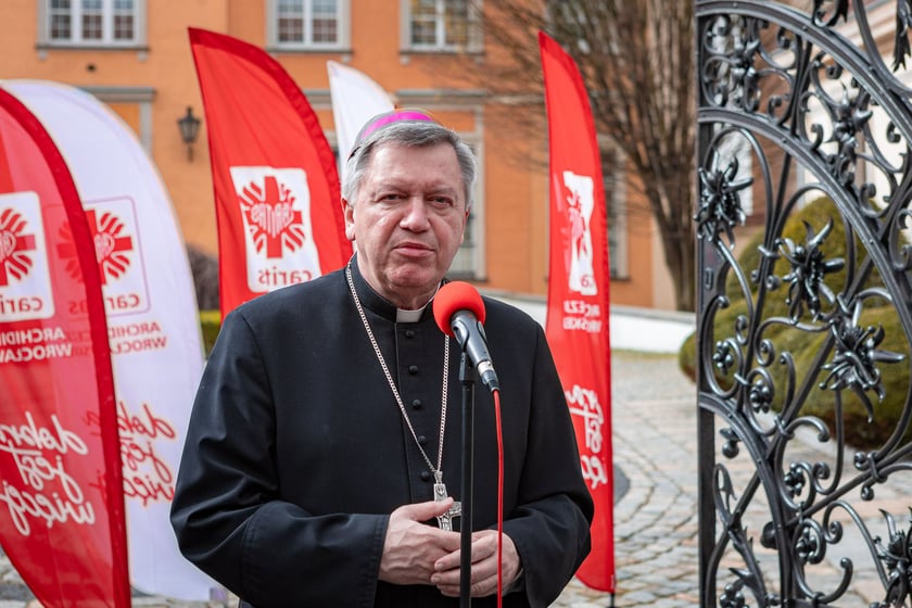Caritas rozdał ubogim 600 paczek