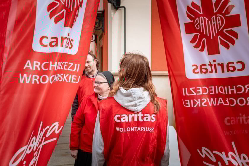 Caritas rozdał ubogim 600 paczek