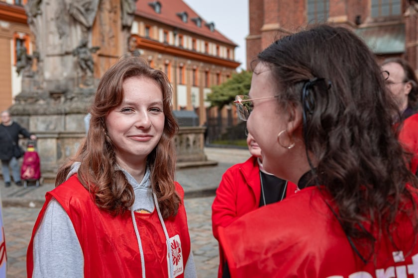 Caritas rozdał ubogim 600 paczek