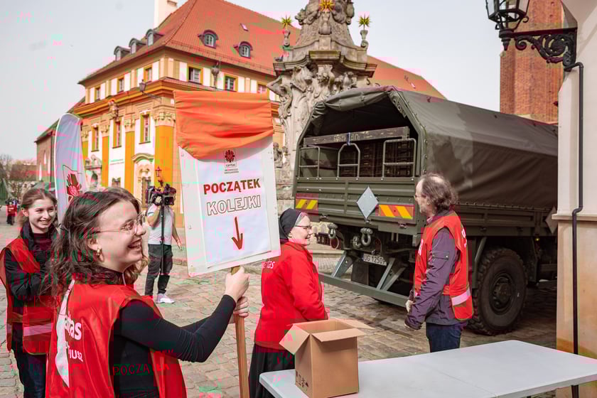 Caritas rozdał ubogim 600 paczek
