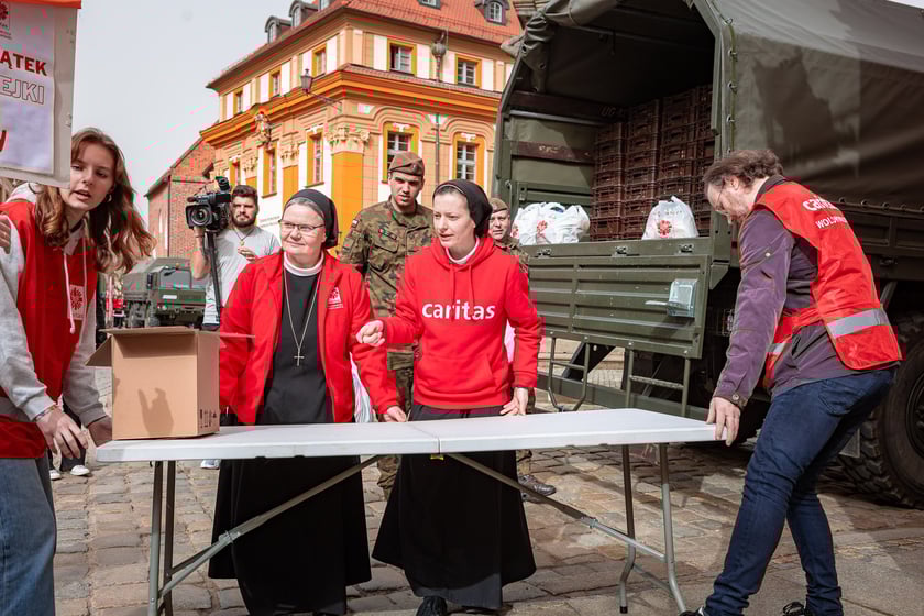 Caritas rozdał ubogim 600 paczek
