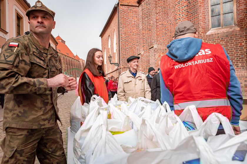 Caritas rozdał ubogim 600 paczek