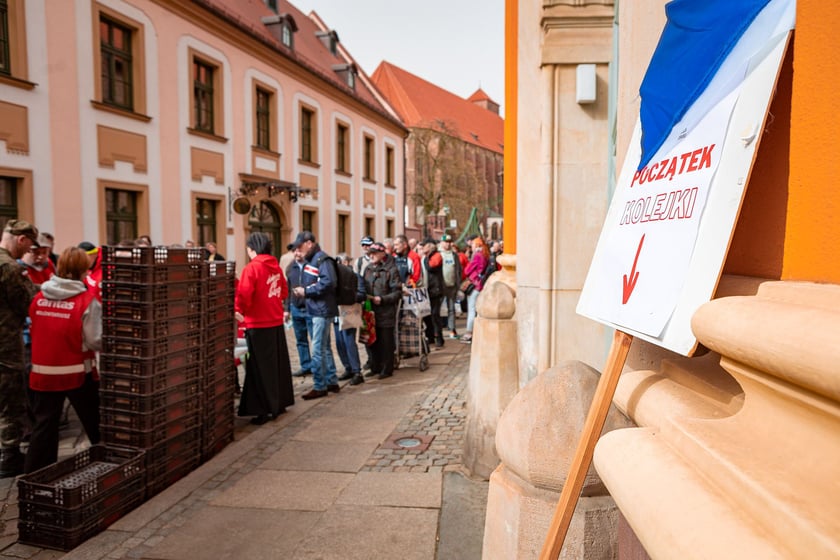 Caritas rozdał ubogim 600 paczek