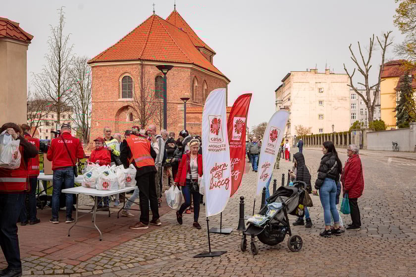 Caritas rozdał ubogim 600 paczek