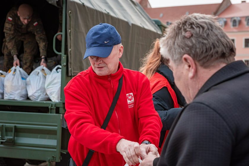 Caritas rozdał ubogim 600 paczek