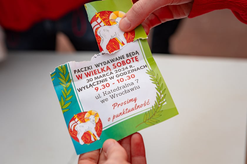 Caritas rozdał ubogim 600 paczek