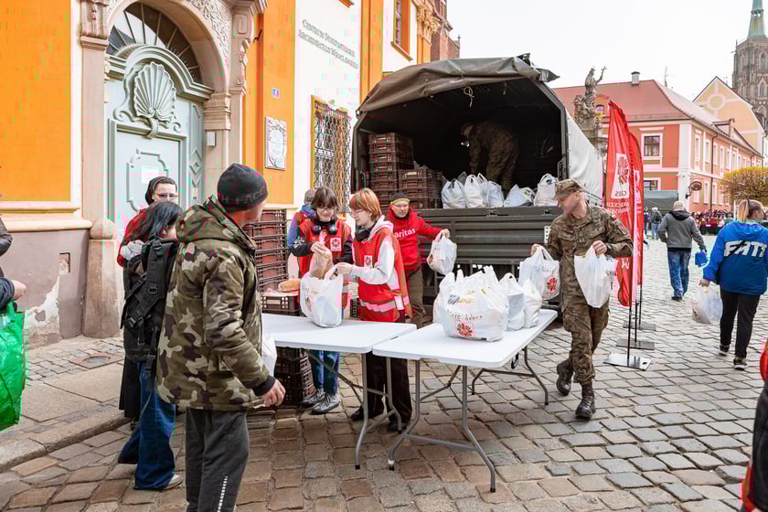 Caritas rozdał ubogim 600 paczek