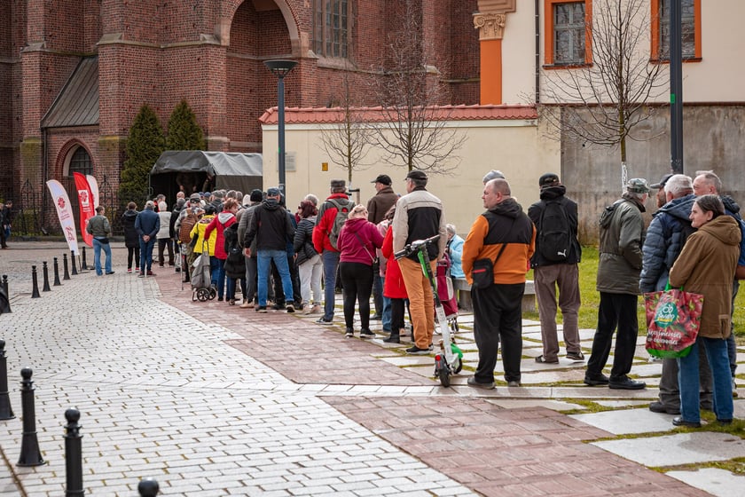 Caritas rozdał ubogim 600 paczek