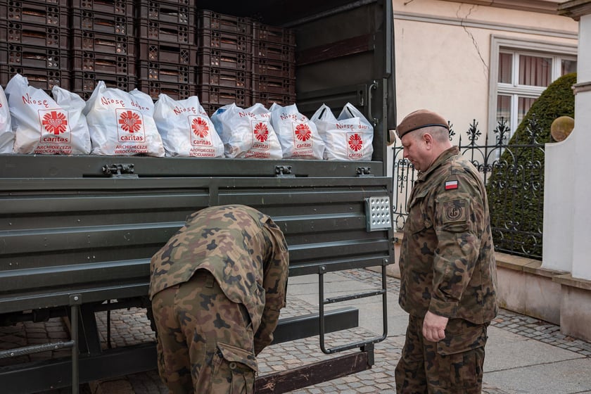 Caritas rozdał ubogim 600 paczek