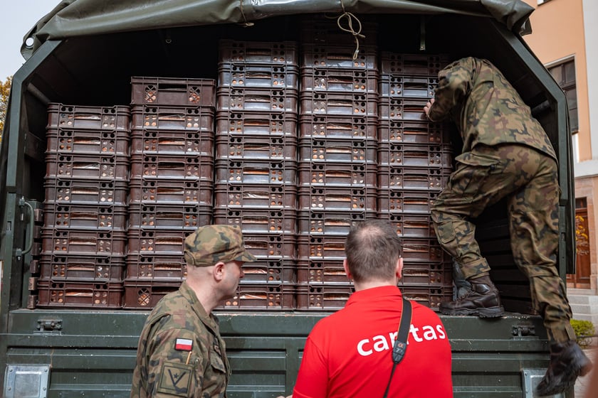 Caritas rozdał ubogim 600 paczek
