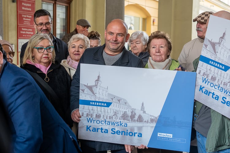 Konferencja prasowa dotycząca rewolucji w komunikacji aglomeracyjnej oraz  Karty Seniora Aglomeracji Wrocławskiej