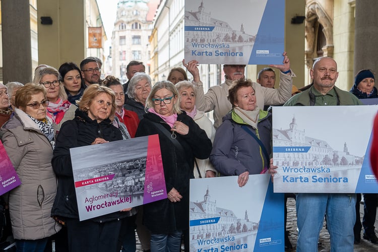 Konferencja prasowa dotycząca rewolucji w komunikacji aglomeracyjnej oraz  Karty Seniora Aglomeracji Wrocławskiej