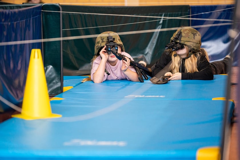 Żołnierze 10 Wrocławskiej Brygady Łączności we Wrocławiu zorganizowali szkolenie wojskowe dla mieszkańców