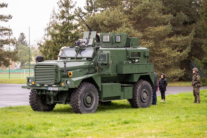 Żołnierze 10 Wrocławskiej Brygady Łączności we Wrocławiu zorganizowali szkolenie wojskowe dla mieszkańców