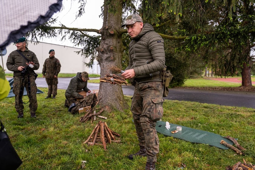 Żołnierze 10 Wrocławskiej Brygady Łączności we Wrocławiu zorganizowali szkolenie wojskowe dla mieszkańców