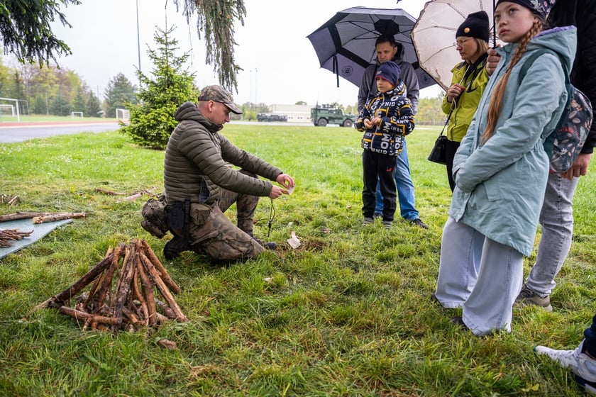Żołnierze 10 Wrocławskiej Brygady Łączności we Wrocławiu zorganizowali szkolenie wojskowe dla mieszkańców
