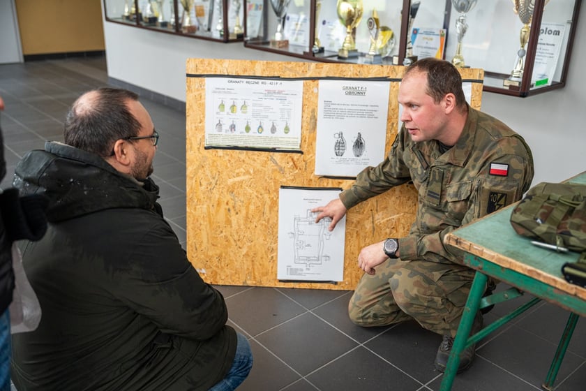 Żołnierze 10 Wrocławskiej Brygady Łączności we Wrocławiu zorganizowali szkolenie wojskowe dla mieszkańców