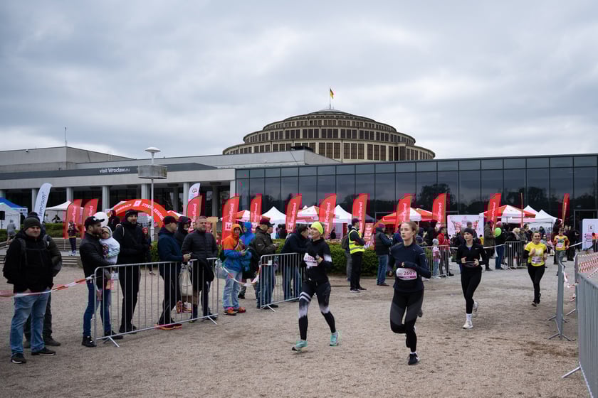 Wiosenna edycja Biegu Kobiet Zawsze Pier(w)si we Wrocławiu