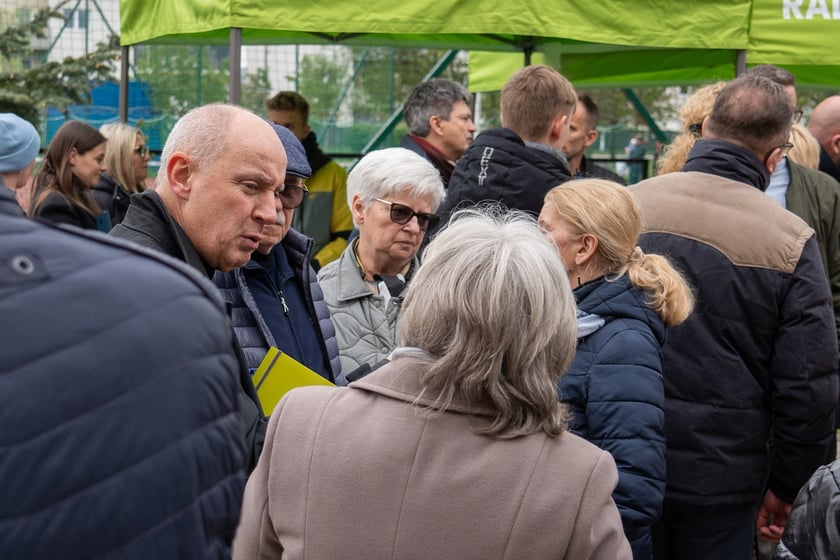 Mieszkańcy Lipy Piotrowskiej na spotkaniu z Jackiem Sutrykiem, prezydentem Wrocławia