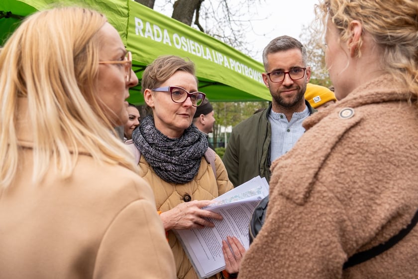 Mieszkańcy Lipy Piotrowskiej na spotkaniu z Jackiem Sutrykiem, prezydentem Wrocławia