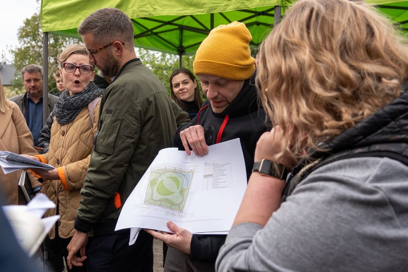 Mieszkańcy Lipy Piotrowskiej na spotkaniu z Jackiem Sutrykiem, prezydentem Wrocławia