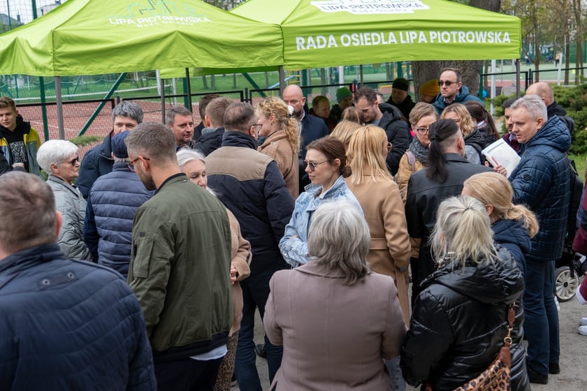 Mieszkańcy Lipy Piotrowskiej na spotkaniu z Jackiem Sutrykiem, prezydentem Wrocławia