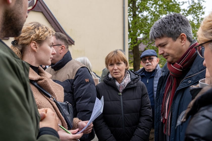 Mieszkańcy Lipy Piotrowskiej na spotkaniu z Jackiem Sutrykiem, prezydentem Wrocławia